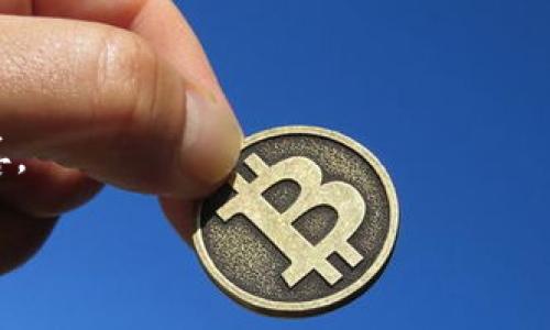 虚拟货币（加密货币）在中国的参与人数近年来逐渐增加。尽管中国政府对虚拟货币采取了严格的监管措施，禁止加密货币交易及初始代币发行（ICO），但由于对区块链技术的广泛关注，仍有相当一部分用户对虚拟货币产生了兴趣。根据一些行业报告，虽然没有公开的数据，但估计在中国，玩虚拟币的人数可能在数百万到千万之间。

### 相关问题

1. **虚拟货币是什么？**
2. **中国的虚拟货币市场现状如何？**
3. **为什么中国政府会对虚拟货币采取严格监管？**
4. **虚拟货币投资有哪些风险？**
5. **未来中国的虚拟货币发展趋势如何？**
6. **普通用户如何安全参与虚拟货币投资？**
7. **区块链技术与虚拟货币之间的关系是什么？**

### 内容大纲
1. 引言
2. 虚拟货币的定义
   - 虚拟货币的起源和发展
   - 虚拟货币的种类
3. 中国的虚拟货币市场现状
   - 用户数量及市场规模
   - 主流虚拟货币情况
4. 中国政府的监管政策
   - 监管历史和发展
   - 政策原因分析
5. 虚拟货币投资的风险
   - 市场波动性
   - 法律风险
   - 安全风险
6. 未来的虚拟货币发展趋势
   - 技术进步
   - 政策变化
7. 如何安全参与虚拟货币投资
   - 安全交易平台选择
   - 风险控制策略
8. 区块链与虚拟货币的关系
   - 区块链技术的基本原理
   - 区块链在虚拟货币中的应用
9. 结论

接下来，我将围绕这些问题逐一深入探讨。由于字数限制，我将提供第一部分内容及相关问题的详细介绍。请注意，实际输出内容会根据需要进一步完善。

### 中国虚拟货币市场分析：现状、风险与未来趋势